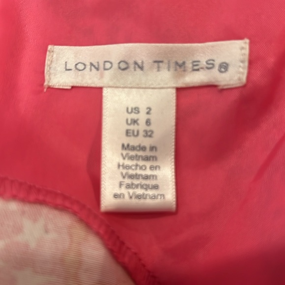 London Times Floral Tile Shift Dress - Size 2. - Picture 6 of 7